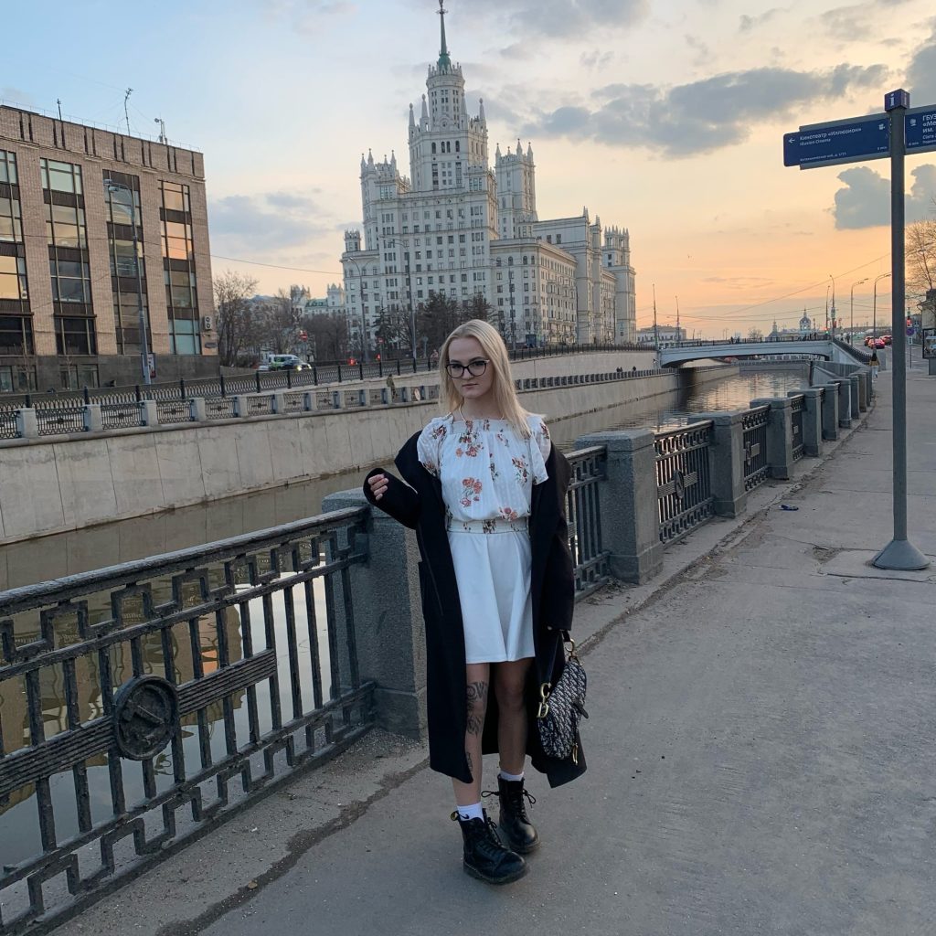 Проститутка Ксения Попова