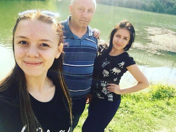 Гуля Асанова — слитая анкета